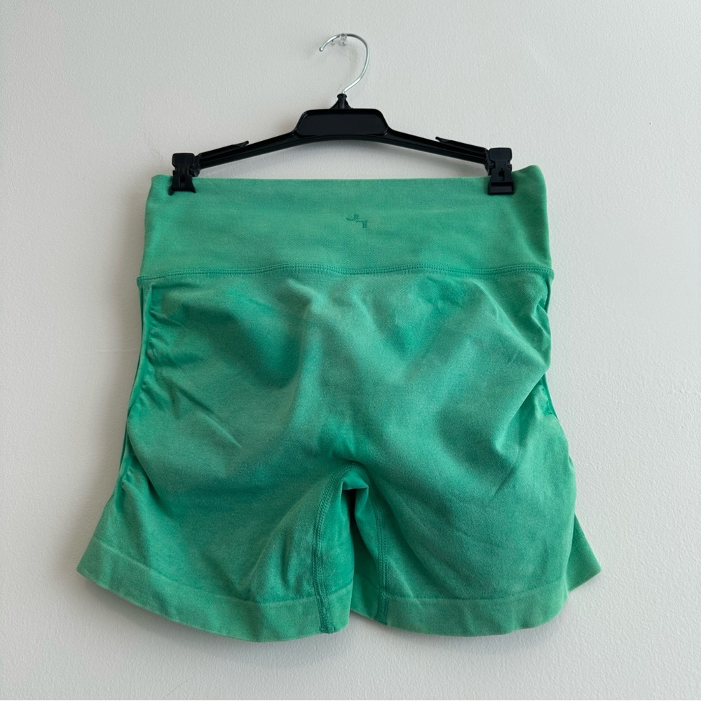 Joy Lab Women’s Kelly Green Athletic Scrunched Shorts - Picture 7 of 7